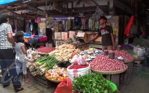 Wali Kota mencontohkan, tahun investasi dibidang pertanian, Kotamobagu harus surplus beras, begitu juga dengan ikan harus surplus untuk disuplai ke rumah makan dan restaurant serta hasil pertanian lainnya.