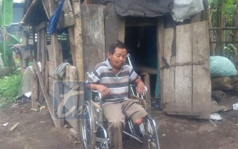 Kisah Sedih Suriyono Bertahan di Gubuk Tua dengan Satu Kaki