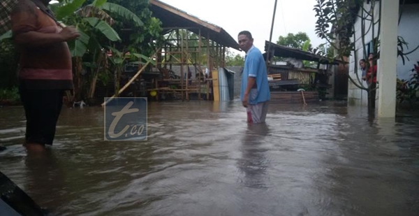 Samin Minta Ganti Rugi Karena Rumahnya Terendam Banjir