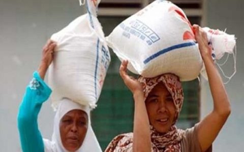Warga Penerima Rastra Diminta Bersabar