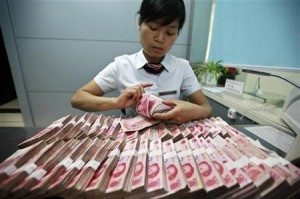 A bank clerk counts Chinese yuan banknotes at a branch of Industrial and Commercial Bank of China in Huaibei, Anhui province June 8, 2012. REUTERS/Stringer