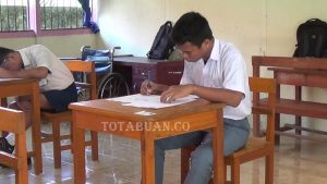 Peserta Ujian Nasional SLB