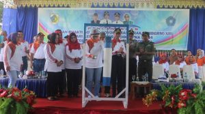 Wali Kota Kotamobagu Tatong Bara dan Wakil Wali Kota Djainuddin Damopolii saat membuka kegiatan Bulan Bhakti Gotong Royong Masyarakat