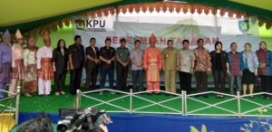 foto Penjabat Bupati Bolmong bersama Komisioner KPU RI Arief Budiman 07