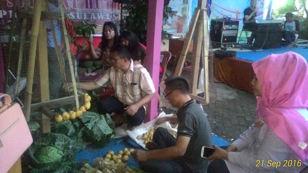 Stand pameran milik Pemkab Boltim di HUT Provinsi Sulut