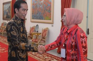 Walikota Tatong Bara Terima Dua Penghargaan dari Presiden dan Menteri LHK