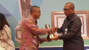  Kotamobagu Terima Piala Wahana Tata Nugraha