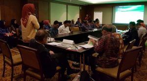 Walikota Tatong Bara Presentasikan Program Lingkungan Hidup