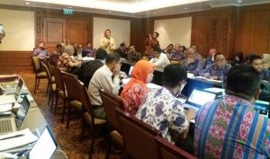 Walikota Tatong Bara Presentasikan Program Lingkungan Hidup
