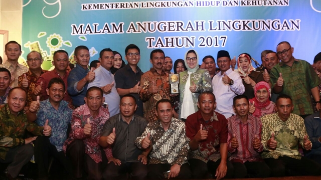  Walikota Kotamobagu Terima Piala Adipura dari Kementrian LHK