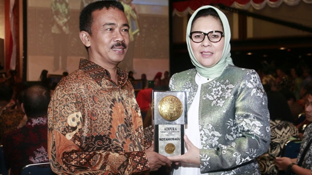 Walikota Kotamobagu Terima Piala Adipura dari Kementrian LHK