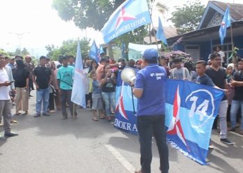 Kantor Partai Demokrat Kotamobagu di Demo. Minta Ishak Mundur