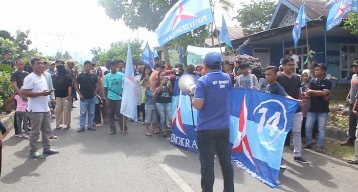 Kantor Partai Demokrat Kotamobagu di Demo. Minta Ishak Mundur