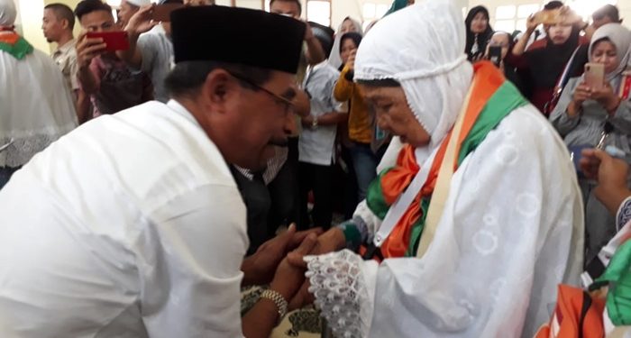 Bupati Boltim Ingatkan 30 JCH Jaga Kesehatan dan Kekompakan