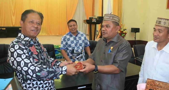 DPRD Boltim Kunjungan Kerja Ke DPRD Puhuwato