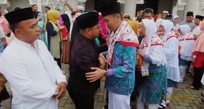 Isak Tangis Warnai Pelepasan Rombonga Haji asal Bolsel