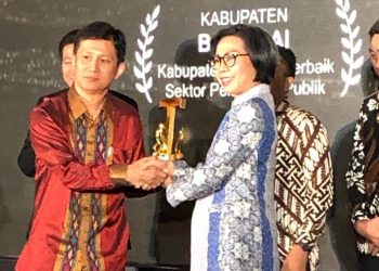 Pemkab Bolmong Raih Penghargaan Tertinggi Disektor Investasi