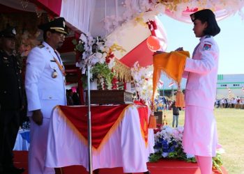 Bupati Boltim Jadi Irup HUT RI ke 74, Ketua DPRD Bacakan Naskah Proklamasi