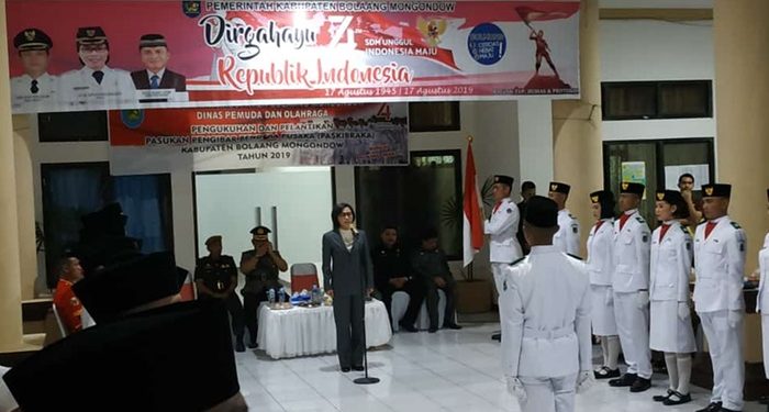 Bupati Bolmong mengukuhan dan melantikan anggota Paskibraka