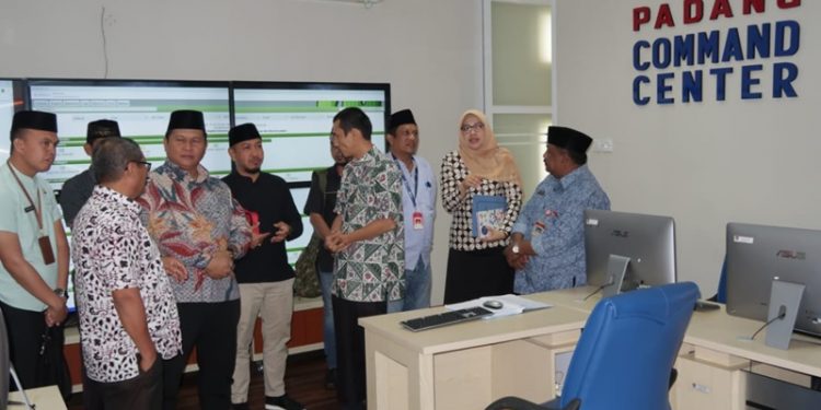 Pemkab Bolsel Lihat Pengelolaan Informasi Publik Padang  Comand Center