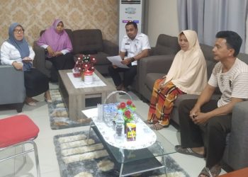 Pemkab Bolsel dan H2M Antar Orang Tua Alim Arsyad ke Istana Bogor