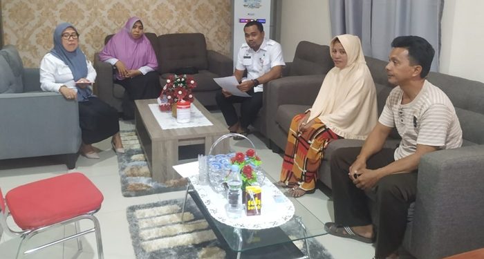 Pemkab Bolsel dan H2M Antar Orang Tua Alim Arsyad ke Istana Bogor