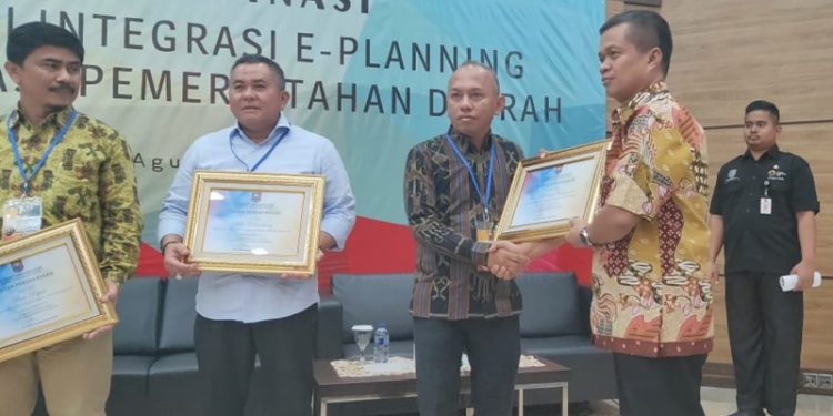 Bolmong Terima Piagam dari Kemendagri Komit Melaksanakan Integritas e-Planning