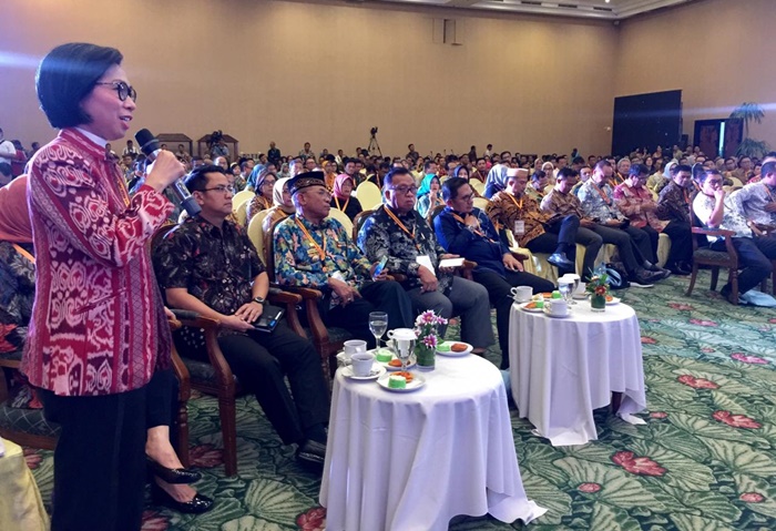 Bupati Bolmong Yasti Soepredjo Mokoagow saat memberikan tanggapan di acara Rakon regional Pulau Sulawesi, RPJMN 2020-2024