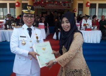 BPN Bolmong Serahkan Sertifikat Tanah  Dimoment HUT RI