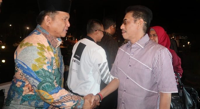 Wakil Bupati Bolsel Deddy Abdul Hamid saat bersalaman dengan Kajati Sulut Andi Muh Iqbal Arief SH MH