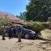 Pohon tumbang akibat diterjang angin kencang menimpa mobil yang terparkir di Dinas Pendidikan Bolmong