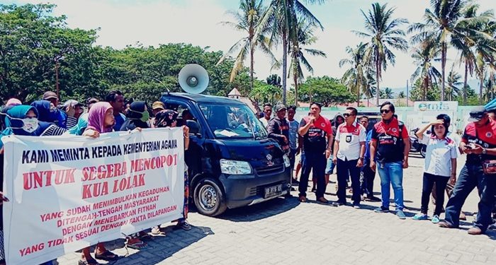 Aksi demo di Kantor Kementrian Agama Bolmong