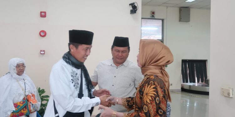 Jajaran Pemkab Bolsel Jemput Rombongan Haji