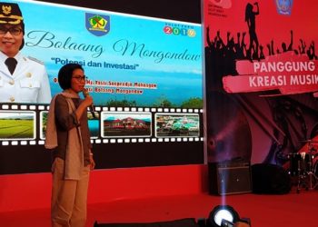 Bupati Bolmong Yasti Soepredjo Mokoagow saat memaparkan potensi investasi dan SDA di Sulut Expo
