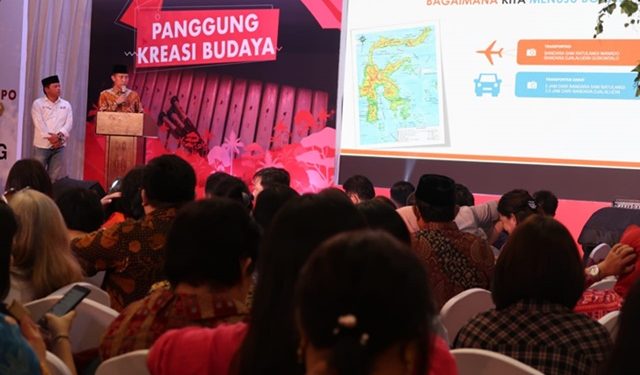 Bupati Bolsel Iskandar Kamaru saat memaparkan potensi wisata di Sulut Expo