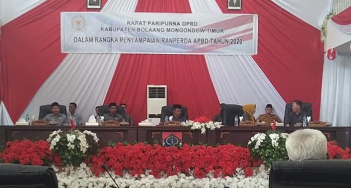 Suasana rapat paripurna penyampaikan Ranperda APBD tahun 2020 di gedung DPRD Boltim