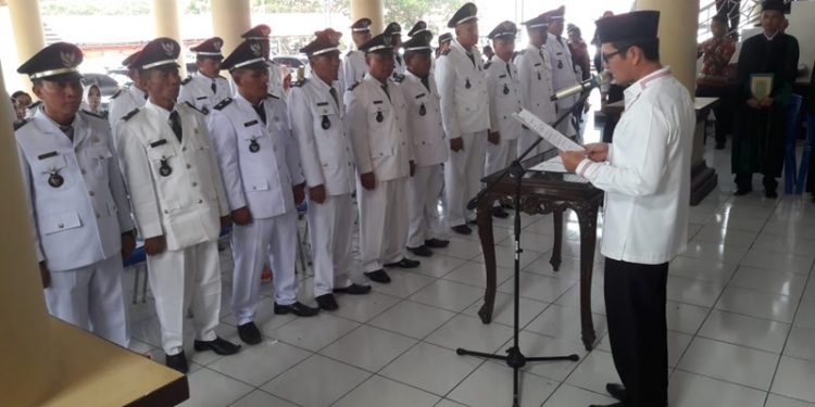 Pelantikan dan pengambilan sumpah janji 25 Penjabat Kades yang dipimpin Wakil Bupati Bolmong Yanny Ronny Tuuk