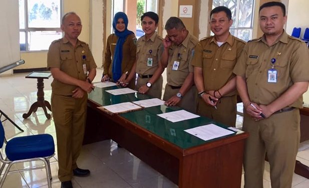 Pejabat Bappeda Bolmong Teken Pakta Integritas