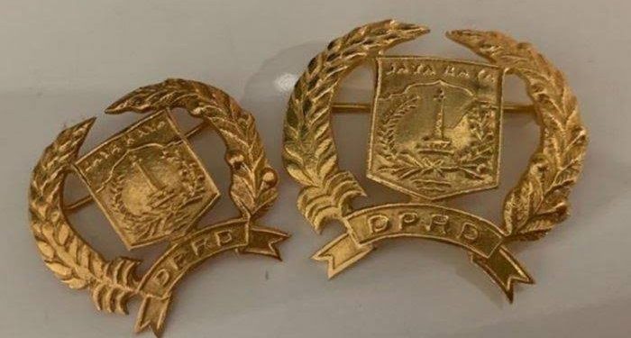 Salah satu contoh PIN milik anggota