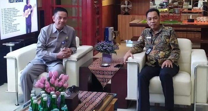 Sekda Boltim Oskar Manoppo dan Kepala BPK RI Perwakialn Sulut Karyadi, SE. MM. Ak. CA