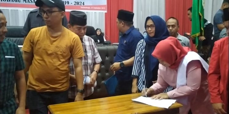10 Anggota DPRD Kotamobagu Tanda Tangan Petisi Penolakan RUU KPK