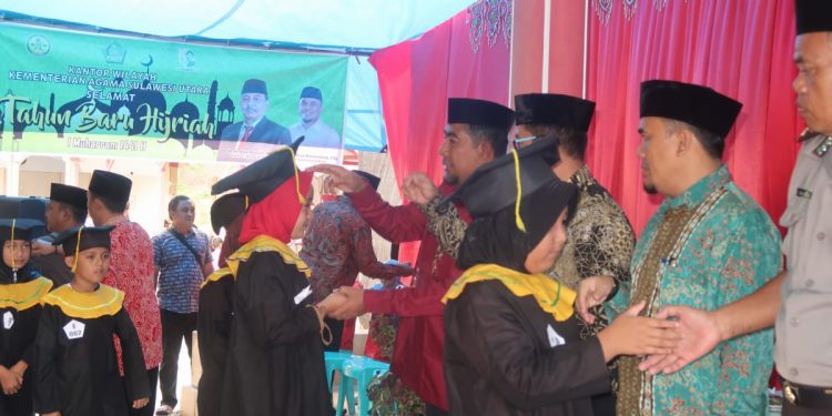 Ratusan Santri di Bolsel Diwisuda