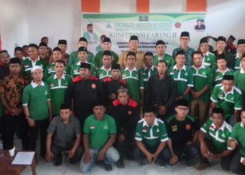 wakil Bupati Bolsel Deddy Abdul Hamid bersama para pengurus GP Anshor