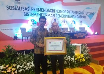 Pemkab Bolmong Menerima Piagam Penghargaan dari Kemendagri