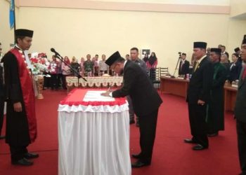 Ketua Pengadilan Pimpin Pengresmian Tiga Pimpinan DPRD Bolmong