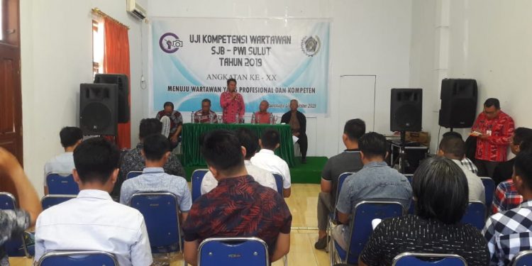 Buka UKW, Sekda Sebut Pemkab Terbantu Adanya Media