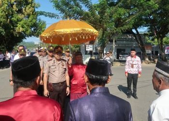 Pemkab Bolsel Sambut Kapolres Baru Dengan Adat