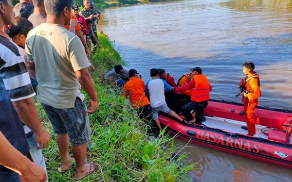 Tim SAR Gabungan Berhasil Temukan Marvinta Lumiyu Korban Tenggelam di Sungai Kaiya