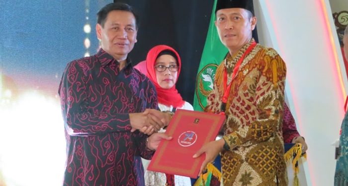 Bupati Bolsel Menerima Penghargaan Kabupaten Peduli HAM
