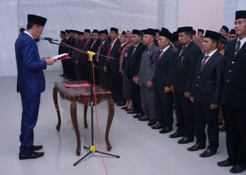 Iskandar Lantik Puluhan Pejabat